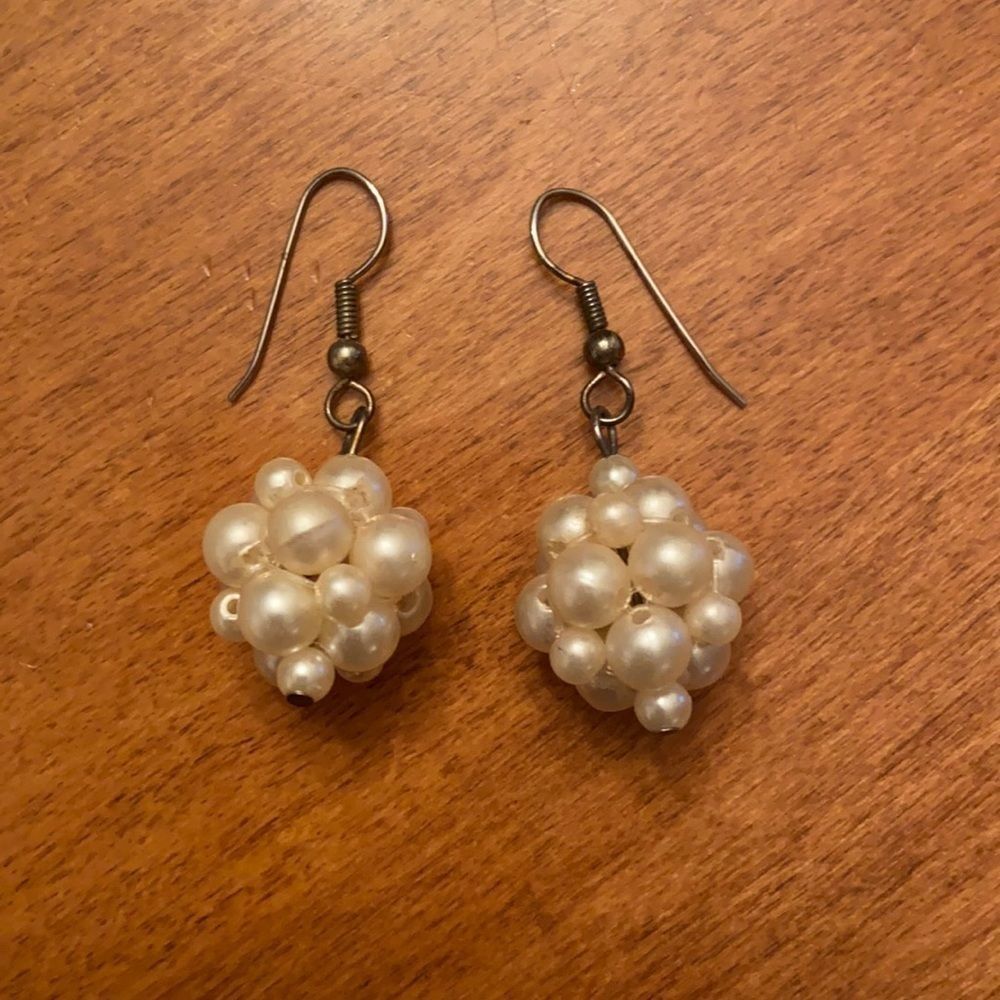 .Vintage Faux Pearl Cluster Drop Earrings